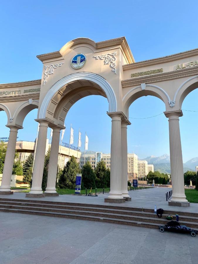 Студия Эрмитаж Атакент อัลมาตี ภายนอก รูปภาพ