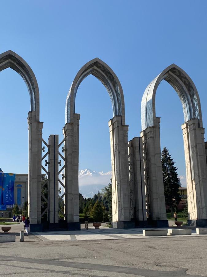 Студия Эрмитаж Атакент อัลมาตี ภายนอก รูปภาพ